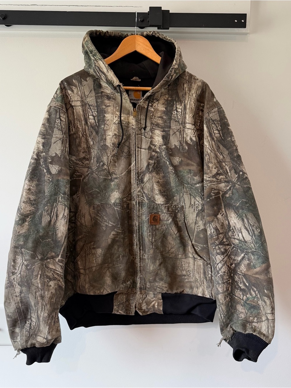 VTG Carhartt Realtree camo active jacket hooded duck canvas USA